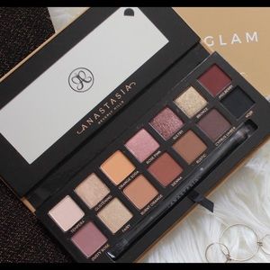 Anastasia Beverly Hills Soft Glam